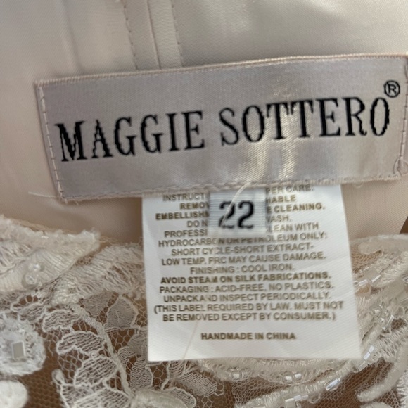 Never worn Maggie Sottero plus size wedding dress - Picture 2 of 8
